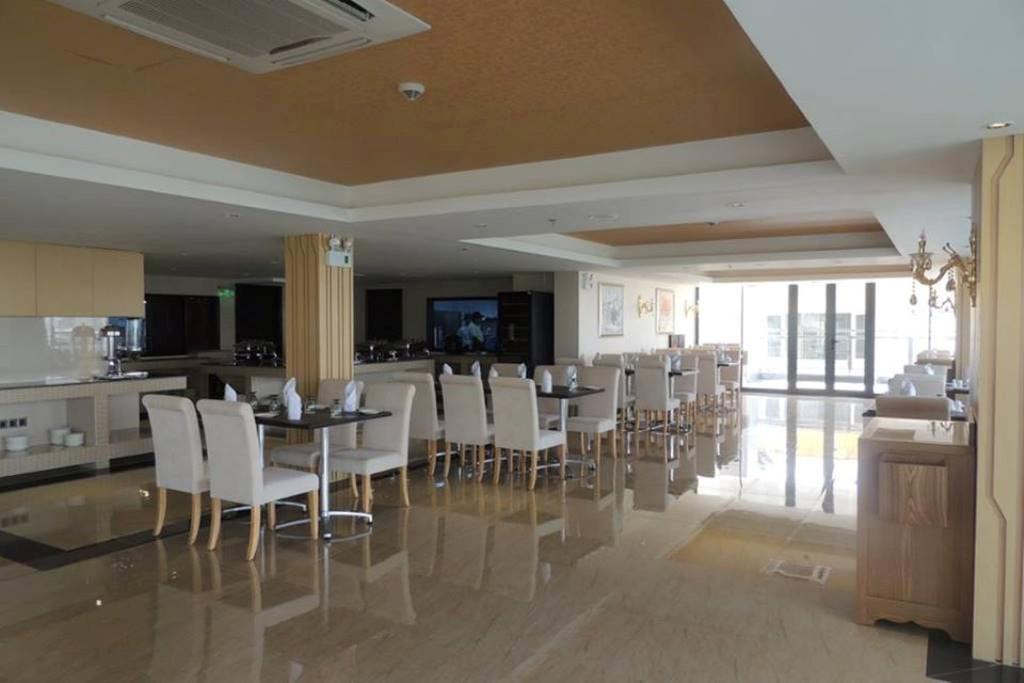 Esperado Lake View Hotel Янгон Екстериор снимка