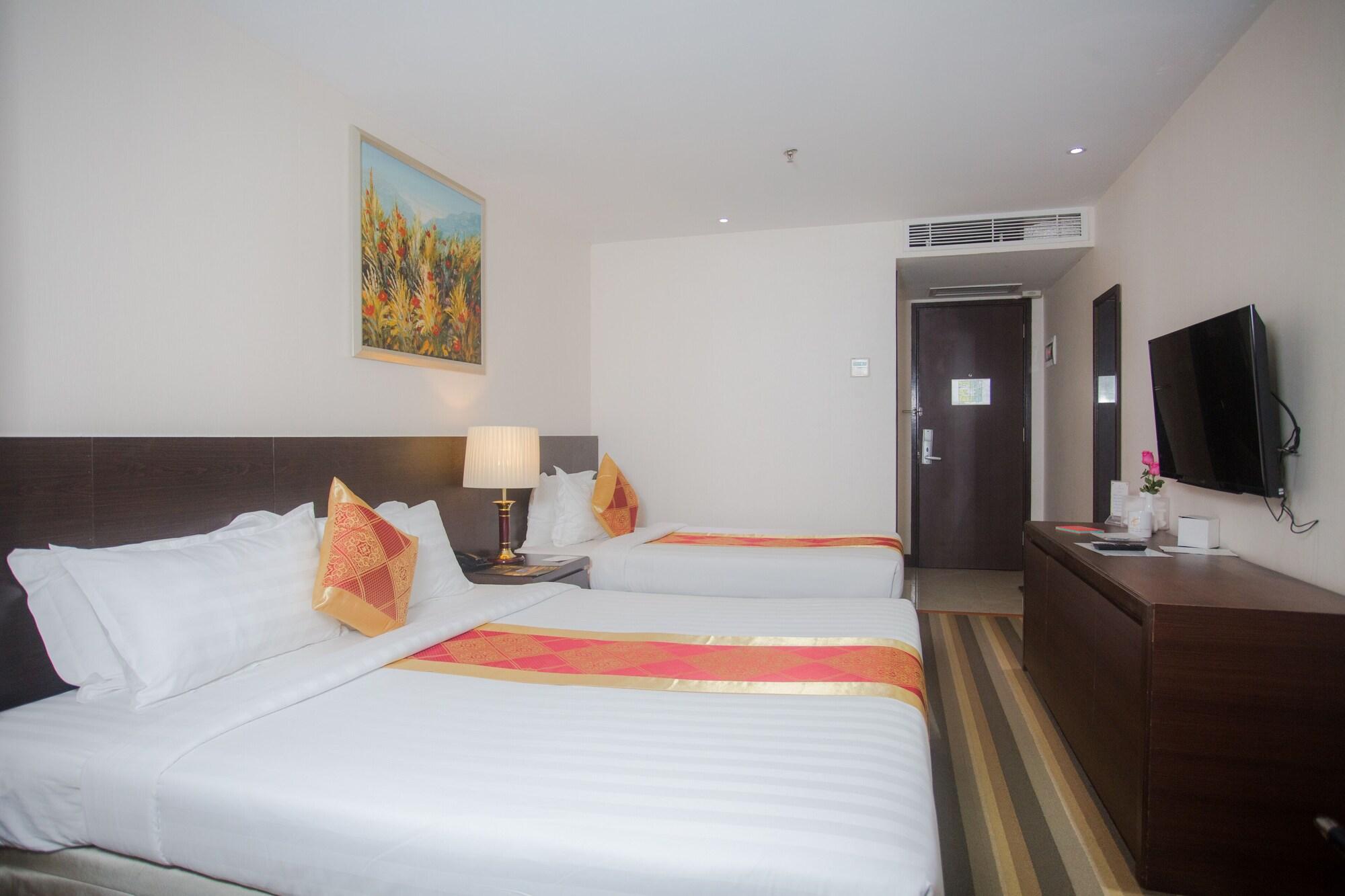 Esperado Lake View Hotel Янгон Екстериор снимка