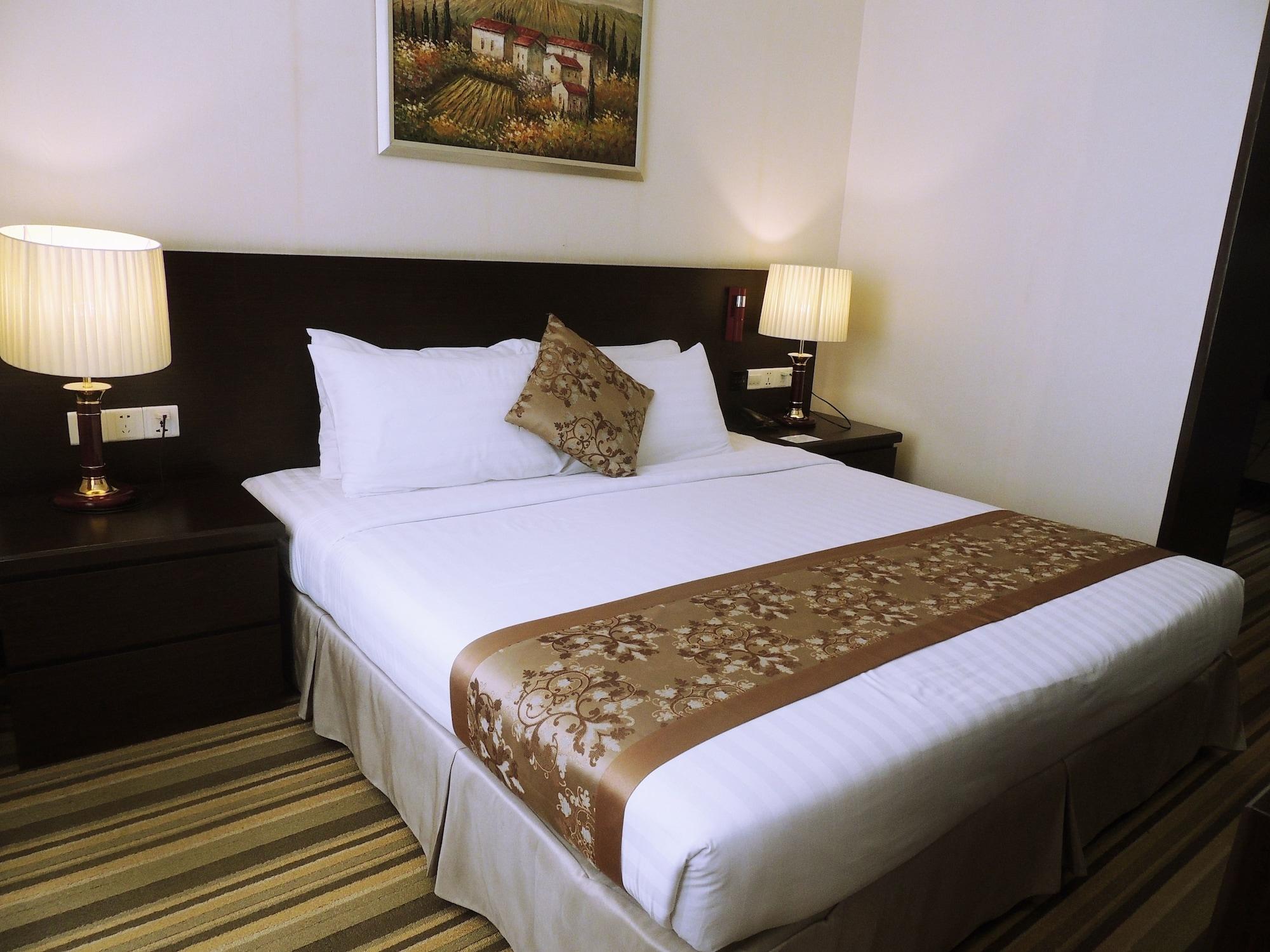 Esperado Lake View Hotel Янгон Екстериор снимка