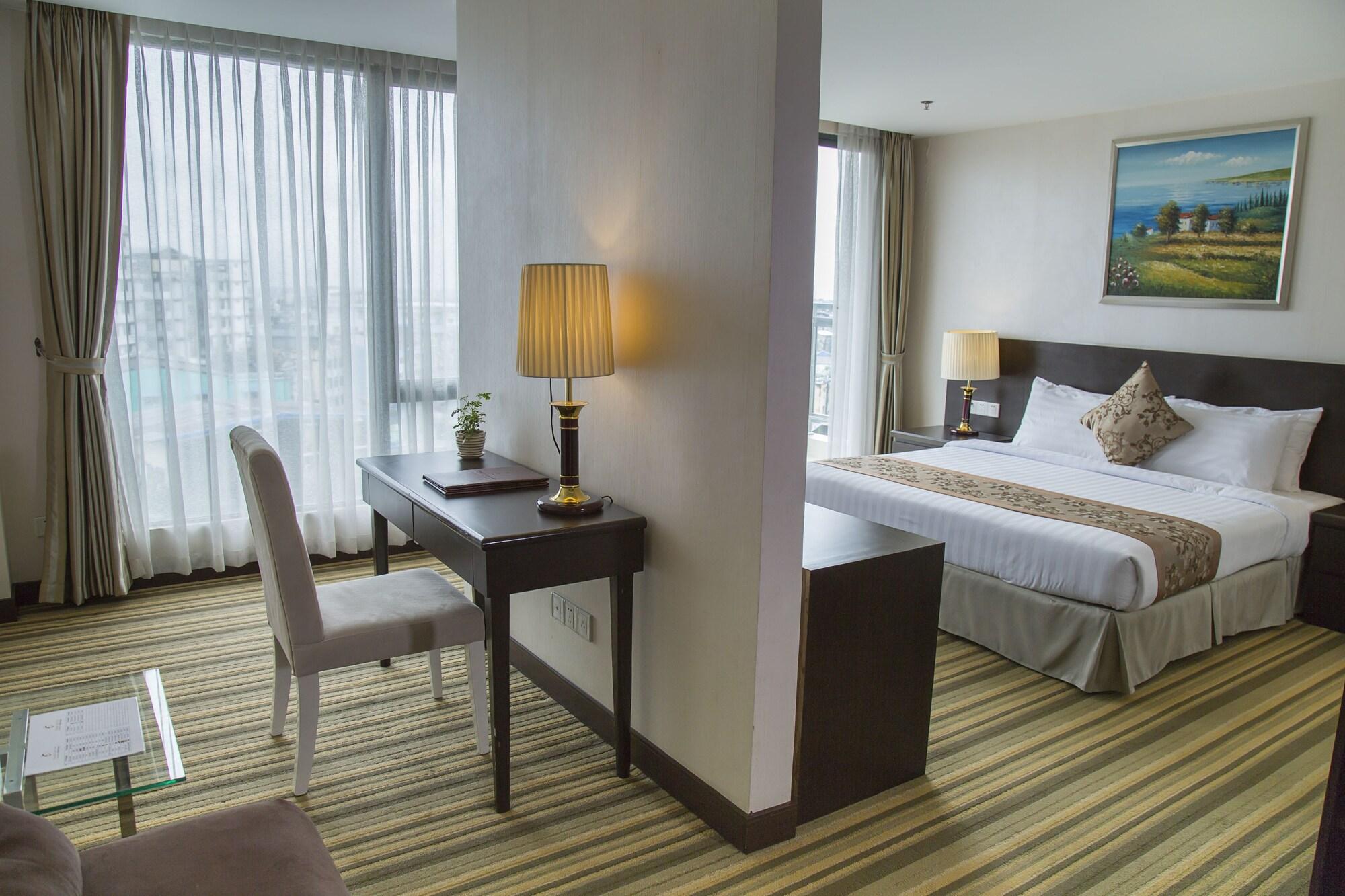 Esperado Lake View Hotel Янгон Екстериор снимка