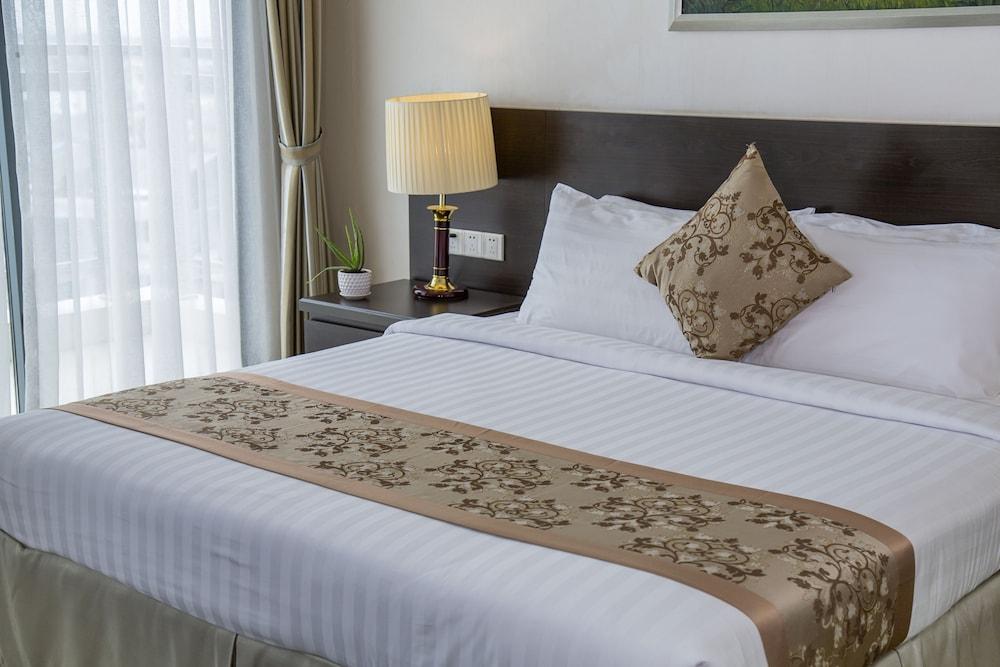 Esperado Lake View Hotel Янгон Екстериор снимка