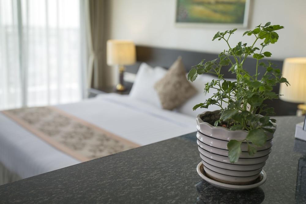 Esperado Lake View Hotel Янгон Екстериор снимка