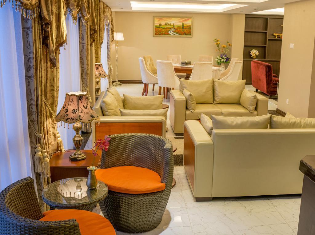 Esperado Lake View Hotel Янгон Екстериор снимка