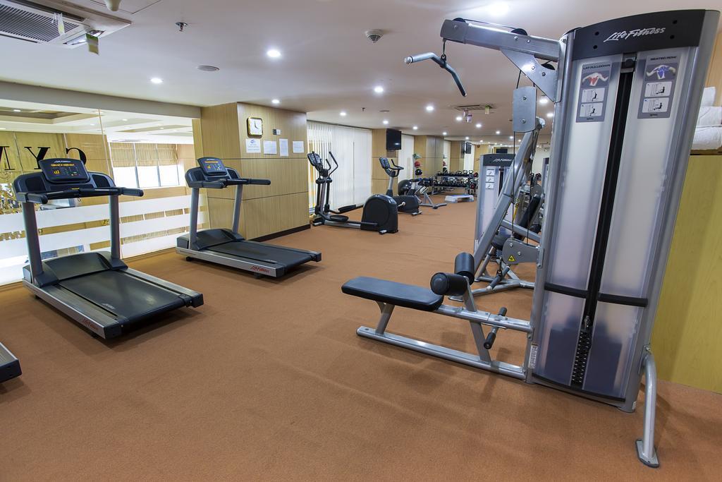 Esperado Lake View Hotel Янгон Екстериор снимка