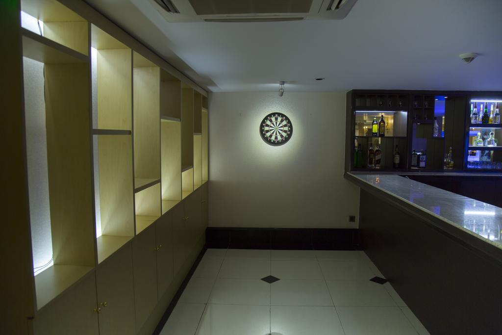 Esperado Lake View Hotel Янгон Екстериор снимка