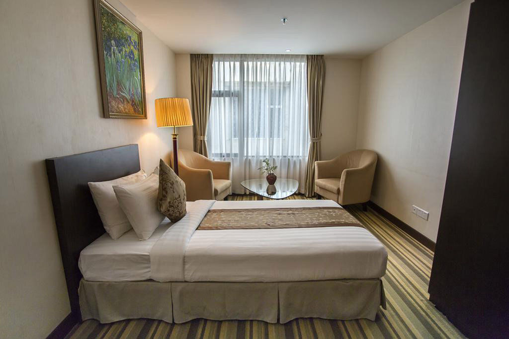 Esperado Lake View Hotel Янгон Екстериор снимка