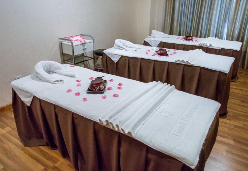 Esperado Lake View Hotel Янгон Екстериор снимка