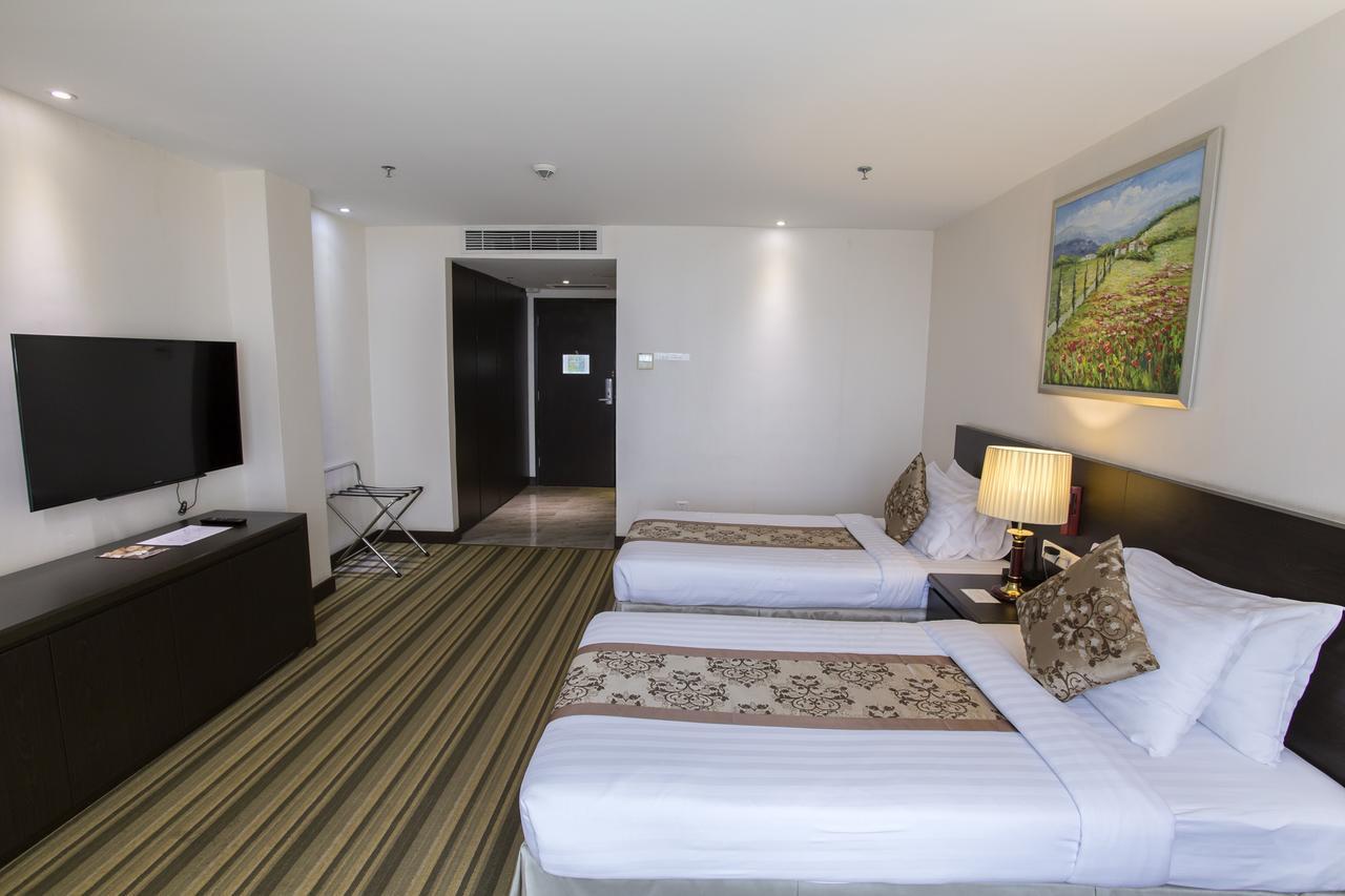 Esperado Lake View Hotel Янгон Екстериор снимка