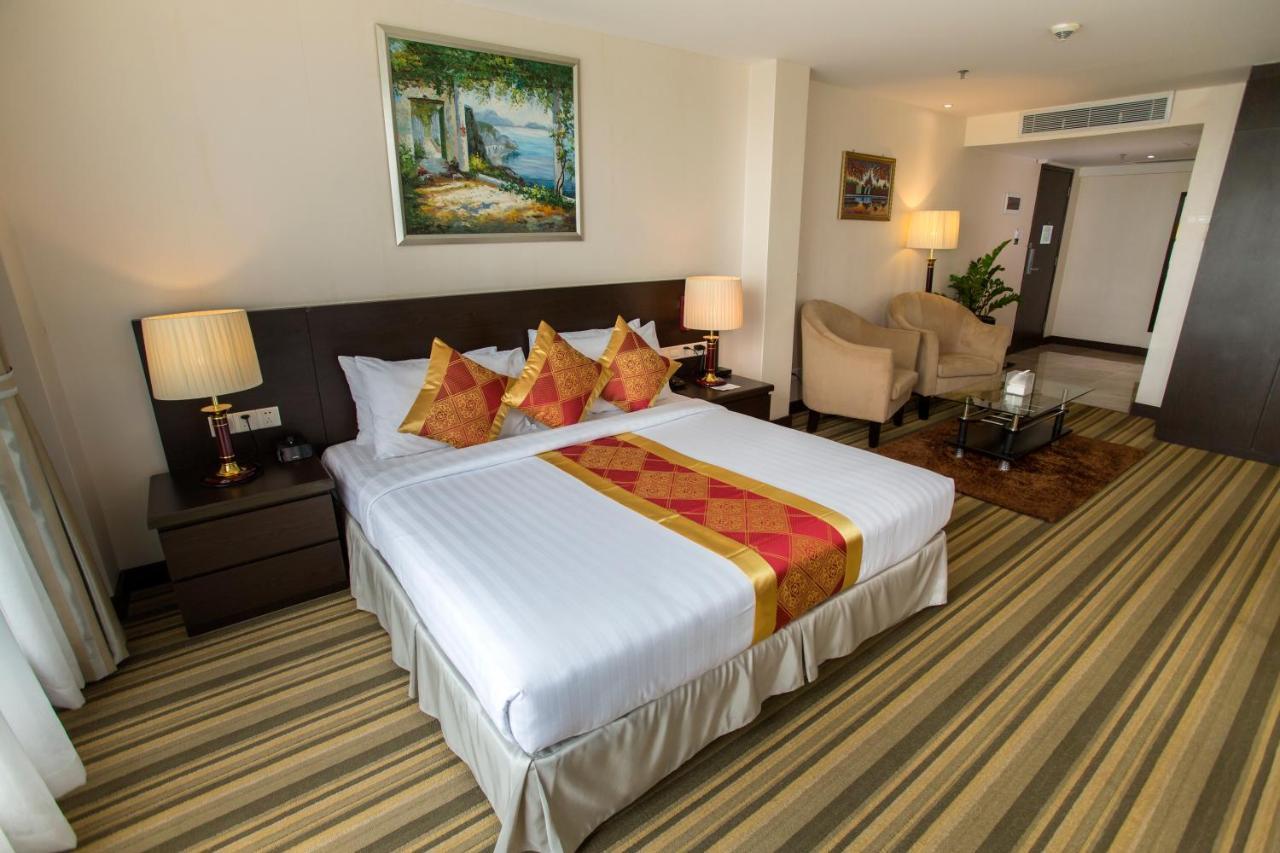 Esperado Lake View Hotel Янгон Екстериор снимка