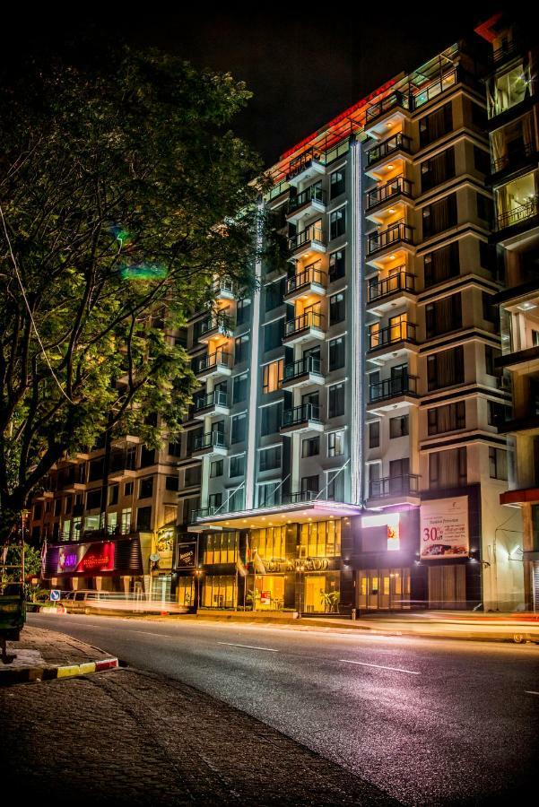 Esperado Lake View Hotel Янгон Екстериор снимка