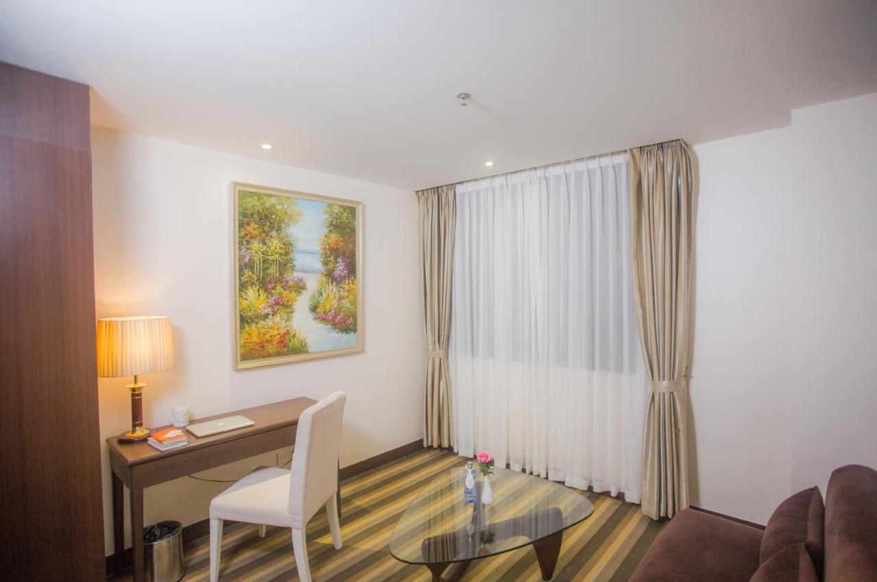 Esperado Lake View Hotel Янгон Екстериор снимка